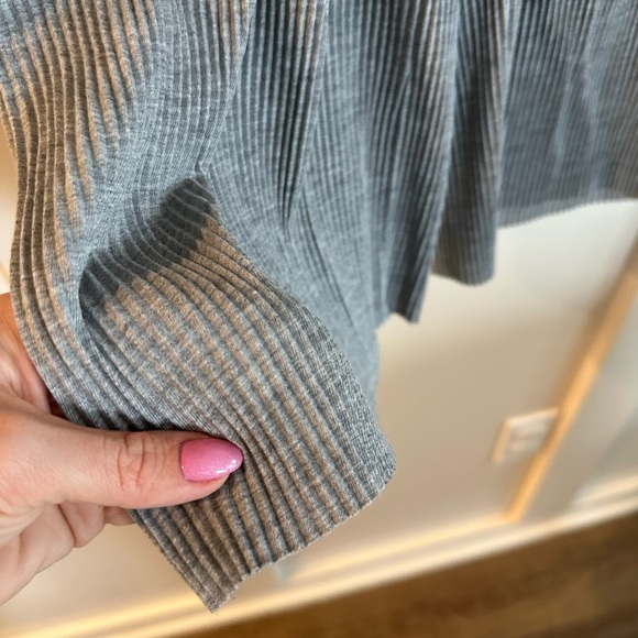 Gray Ribbed Cropped Wide-Leg Pants - Picture 4 of 4